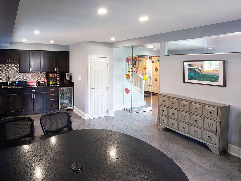 Kingsley Commons Townhouses Business Center