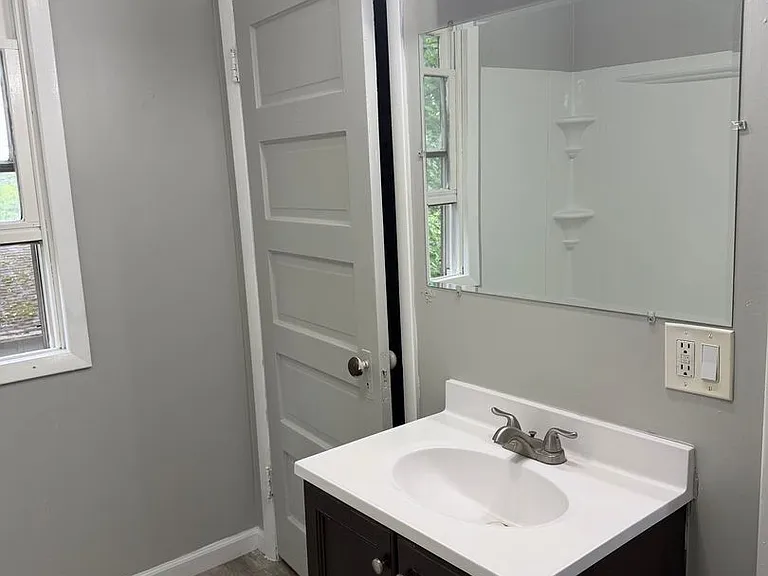 1615 Rowland Ave NE — Photo 11