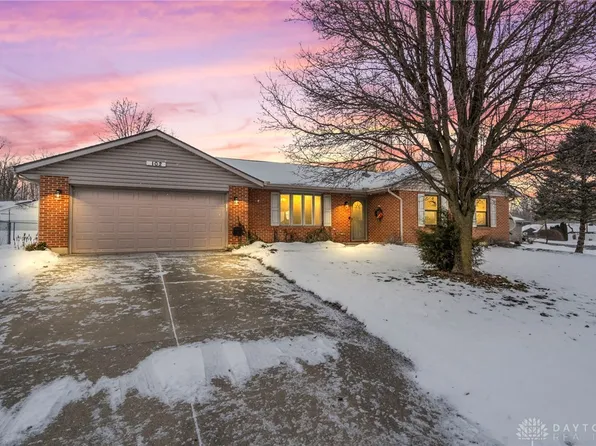102 Nikki Ln, Lewisburg, OH 45338