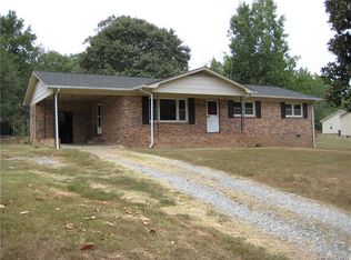 204 Pinkney Rd, Dallas, NC 28034