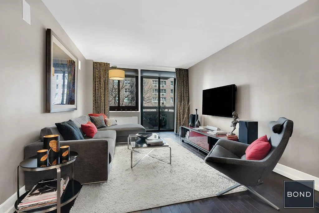 347 W 57th St APT 6A photo 1