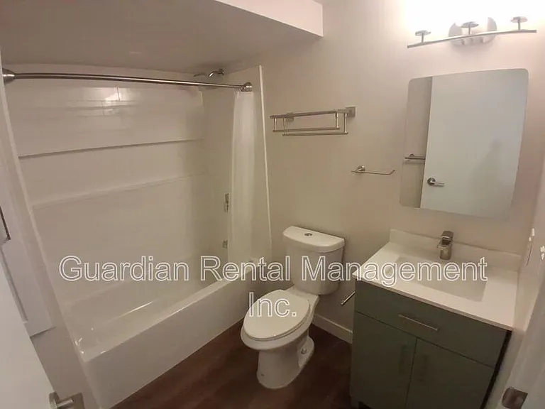 182 Seneca Cres #LOWER — Photo 9