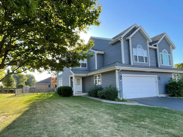 700 Meadow Ln, Hinckley, IL 60520