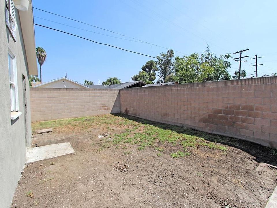 2nd image of 825 W 134th Pl