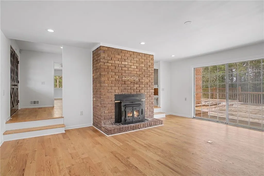 5 bed, 5.5 bath, 4462 sqft, $3,500 — Photo 4
