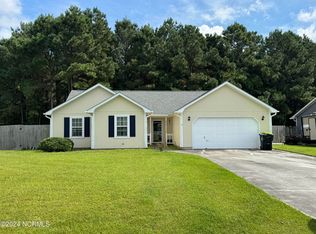 131 Daphne Dr, Hubert, NC 28539