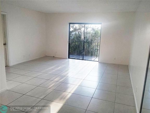 3rd image of 4013 N Ocean Dr APT 201