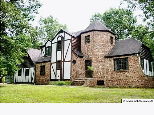1054 Lakehurst Ave photo 1