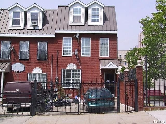 SEMI DEATTACHED HOUSE, Corner House, UPDATED