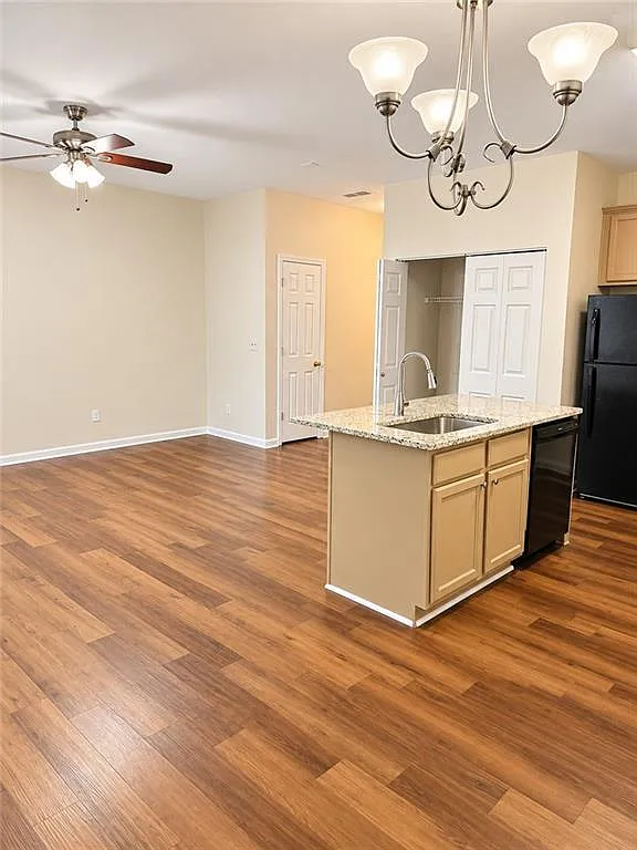 3 bed, 2.5 bath, 1613 sqft, $2,000 — Photo 4