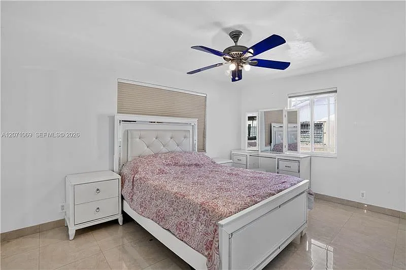 3 bed, 2618 sqft, $5,200 — Photo 4