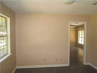 4th image of 1432 Glouchester Dr