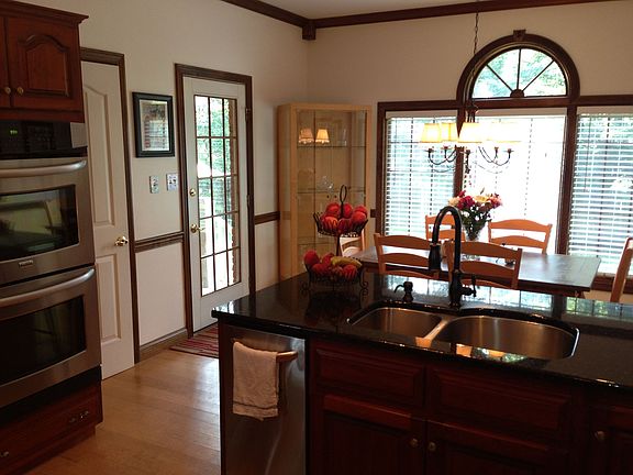 5th image of 7677 Hermitage Ct