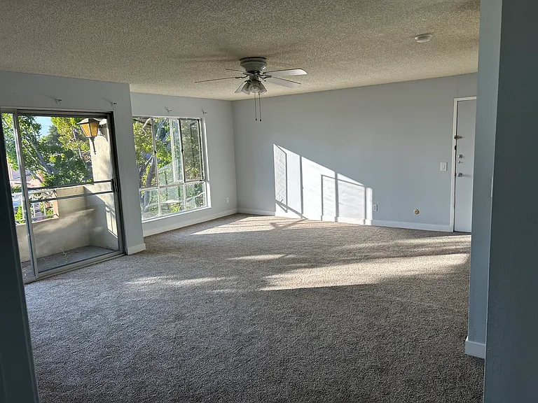 North Lake Tower — Photo 29