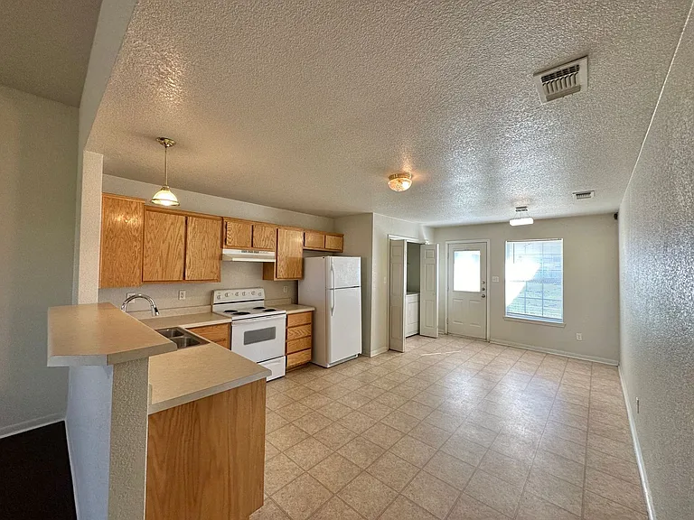 3806 Pecos Dr — Photo 6