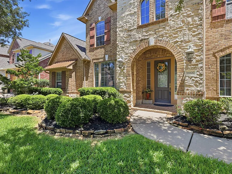 18800 N Bee Cave Springs Cir — Photo 2