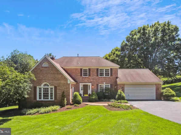 9905 Rosewood Hill Cir, Vienna, VA 22182