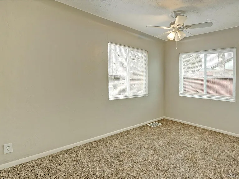 1960 Oswego St #1960.5 — Photo 2