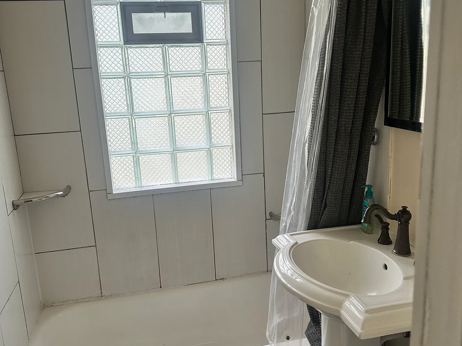 4 bed, 1500 sqft, $1,500 — Photo 4