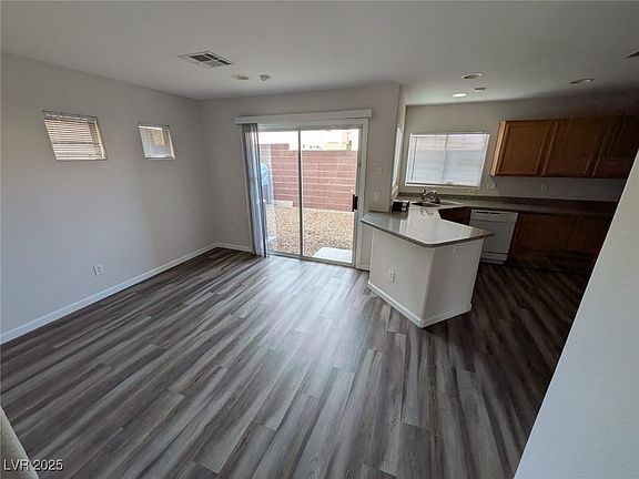 4th image of 10404 Coyote Cub Ave