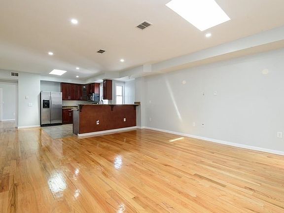 5th image of 306 3rd St #3