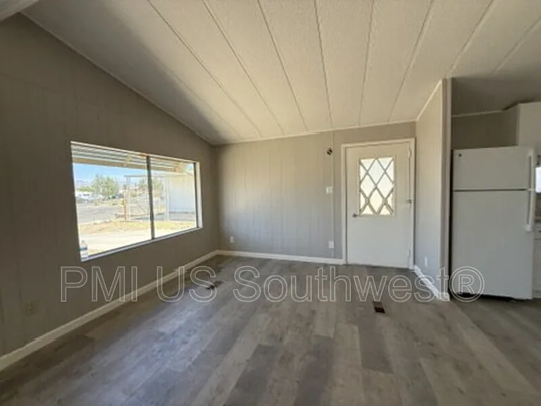 1066 Mobile Ln — Photo 4