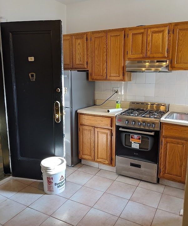 2nd image of 253 W 16th St APT 5E