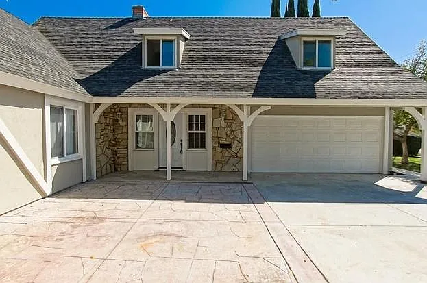 Charloma Dr, Tustin — Photo 4