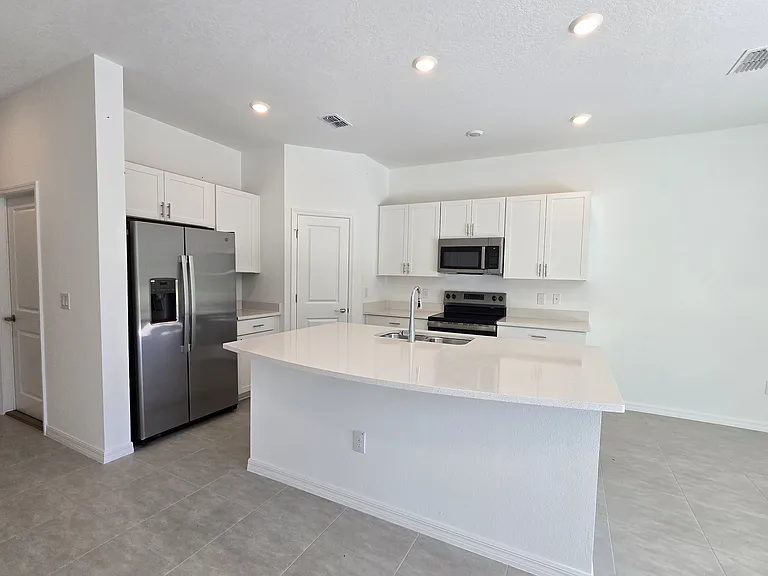 2073 Hallier Cv — Photo 6