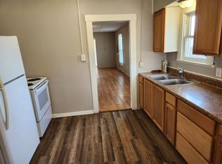 1106 Red Oak St, Charleston, WV 25302