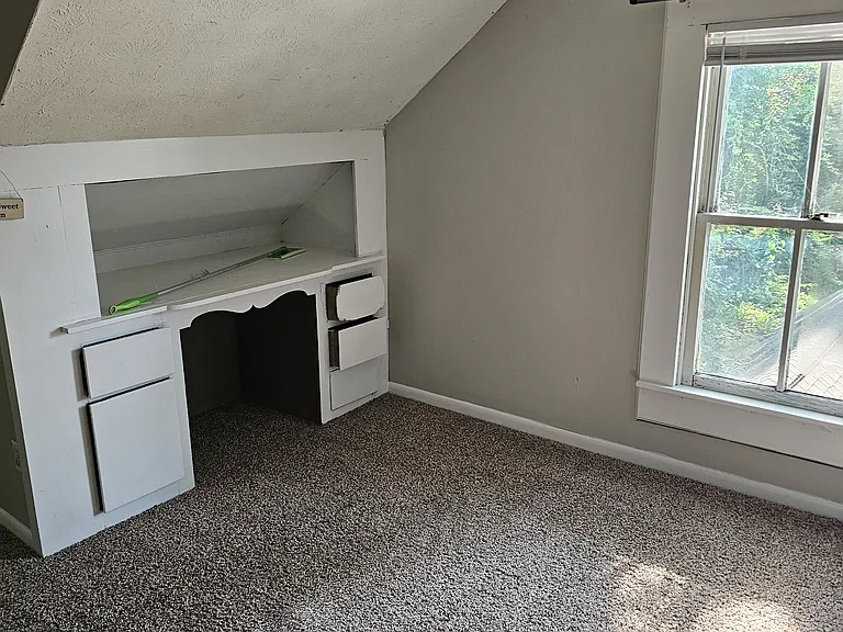 348 S College St — Photo 12