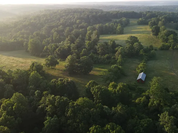2 Shiloh Canaan Rd, Palmyra, TN 37142