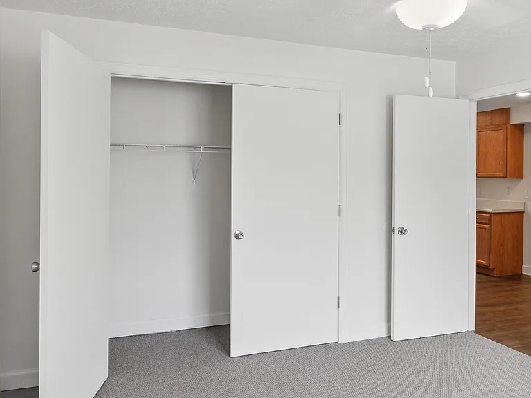 400 Tremont Park Cir — Photo 11