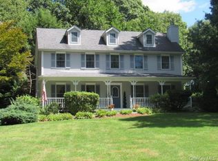 25 Windy Ridge Rd, Wallkill, NY 12589