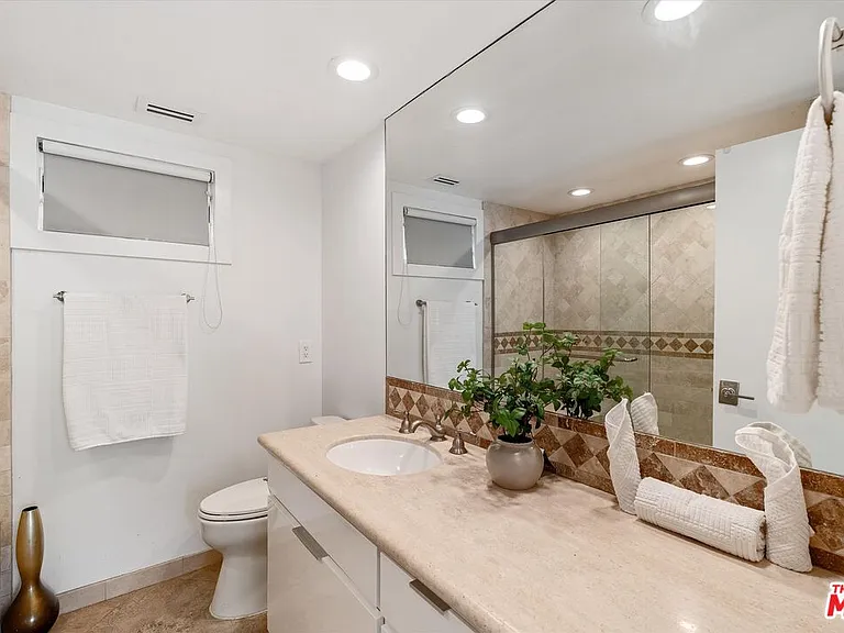 6419 Ocean Front Walk — Photo 13