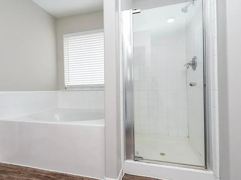 2519 Fox River Ln — Photo 23