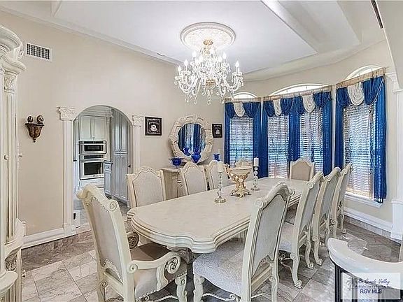 4th image of 908-932 S Cesar Chavez Rd