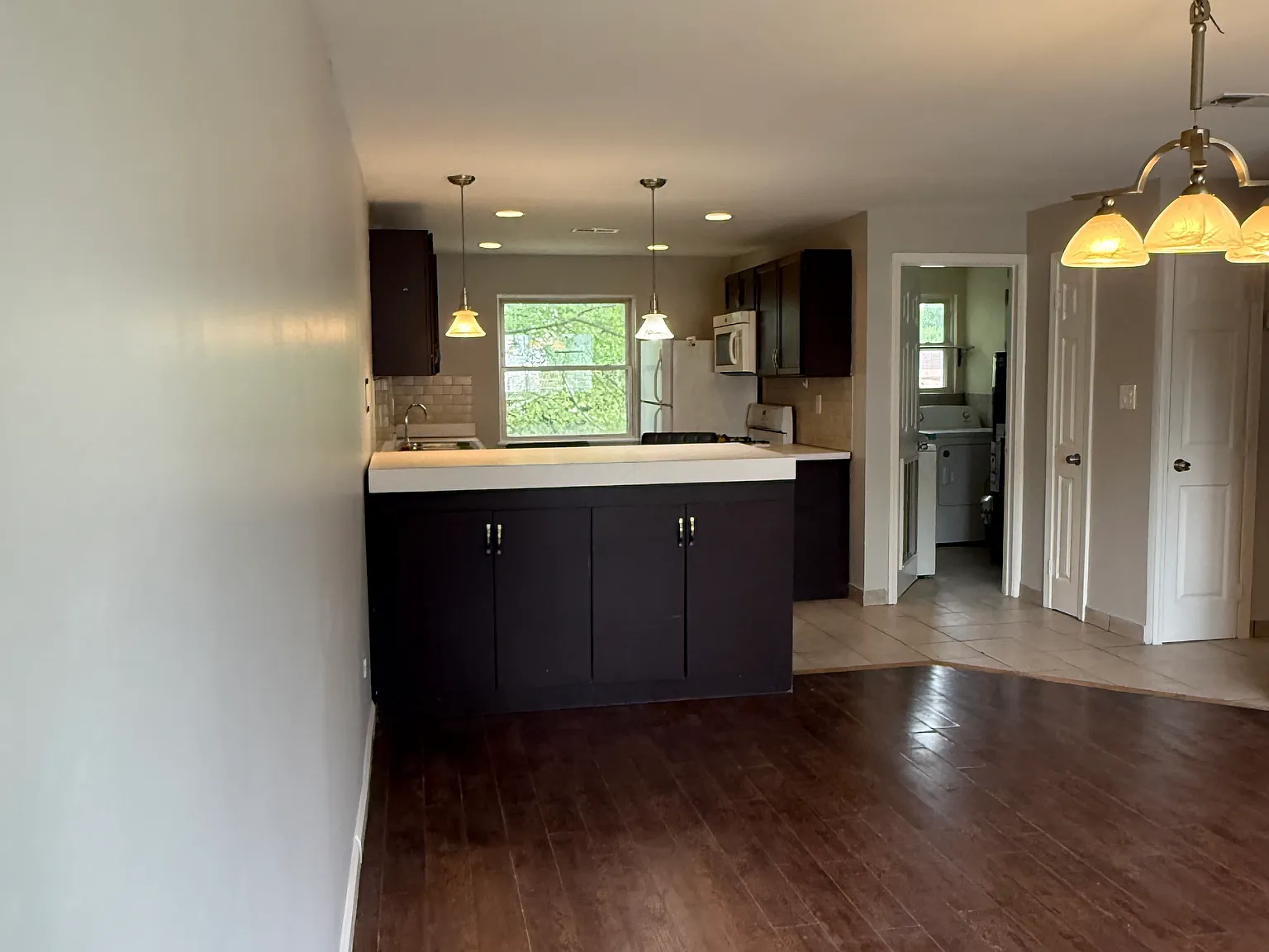 2 bed, 1000 sqft, $1,050 — Photo 2