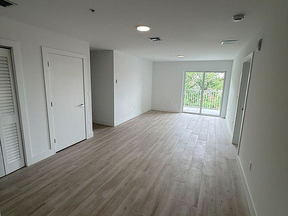 5th image of 32 NW 14th Ave #403
