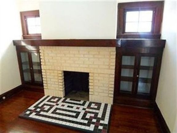 4th image of 1665 Maple Rd