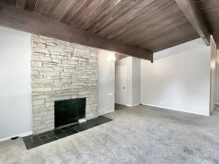 15043 Meadow Ln — Photo 2