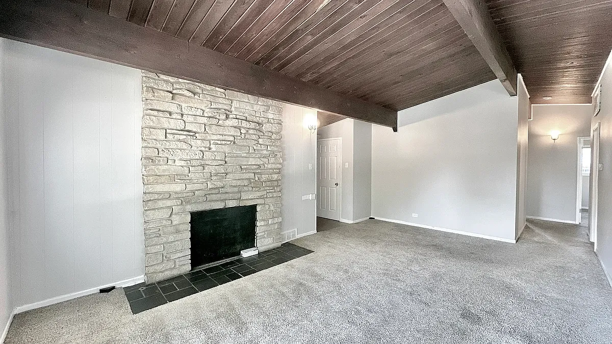 Building Photo - 15043 Meadow Ln