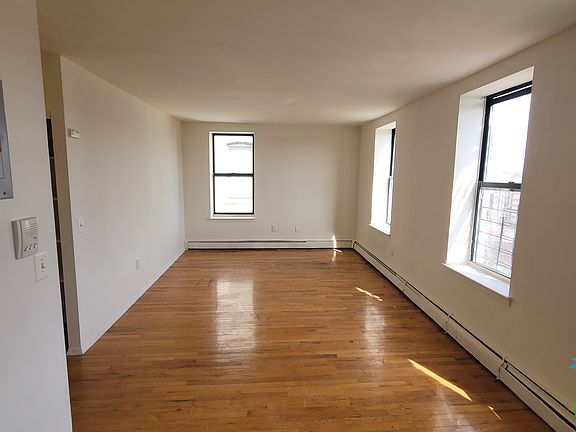 4th image of 1358 Sheridan Ave #E5