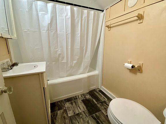 5th image of 306 1/2 N Union St #5