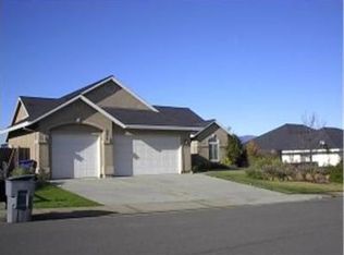 574 Fair Hill Dr, Redding, CA 96003