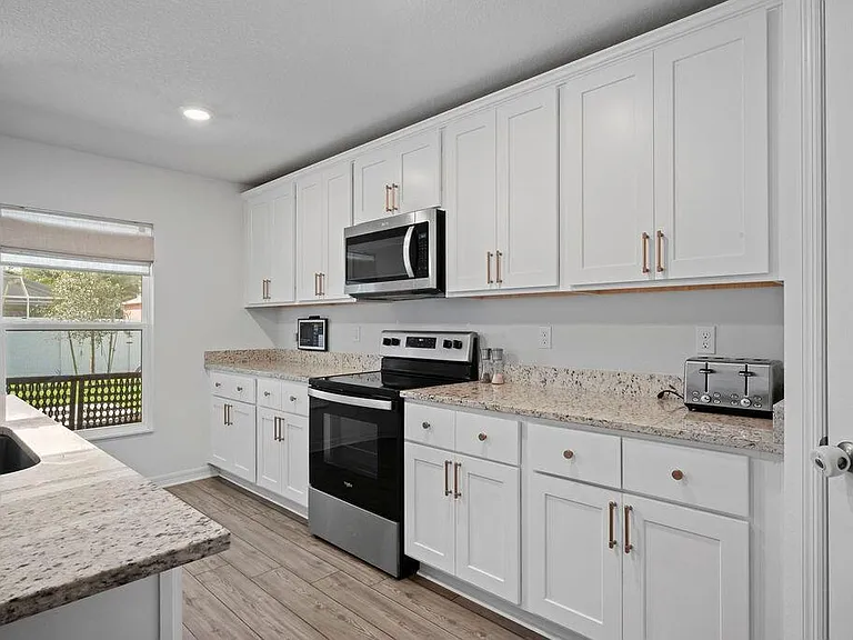 414 SW Dahled Ave — Photo 9
