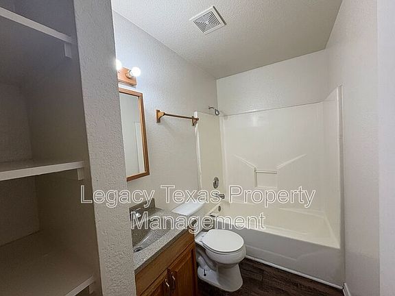 5th image of 1112 Williams Ave APT D