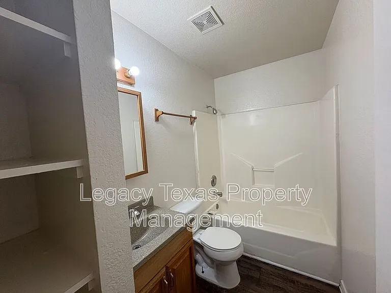 1112 Williams Ave #D — Photo 5