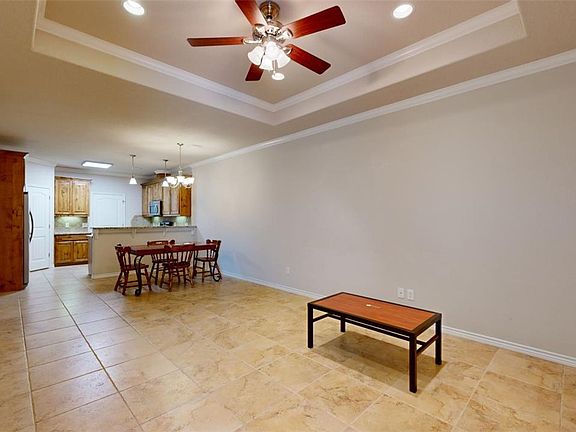 2nd image of 3805 Silverthorne Ln Room B