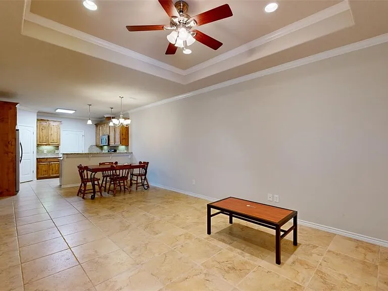 3805 Silverthorne Ln — Photo 2